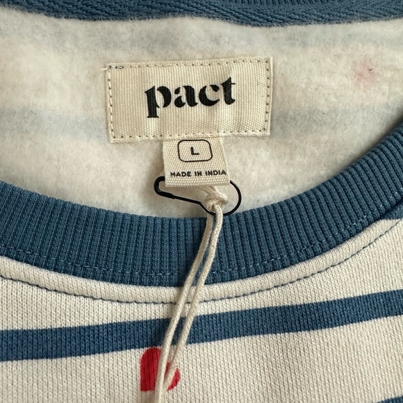 Pact Women’s Scattered Hearts Graphic Slouchy Sweatshirt Blue and Cream Large - Picture 2 of 6